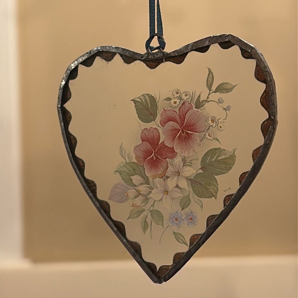 Heart with pink flower window hanger suncatcher